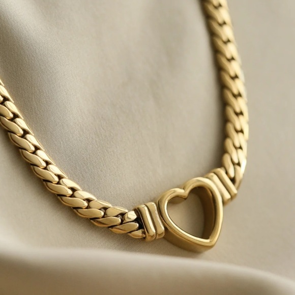 Elegant Heart Necklace - Picture 4 of 4